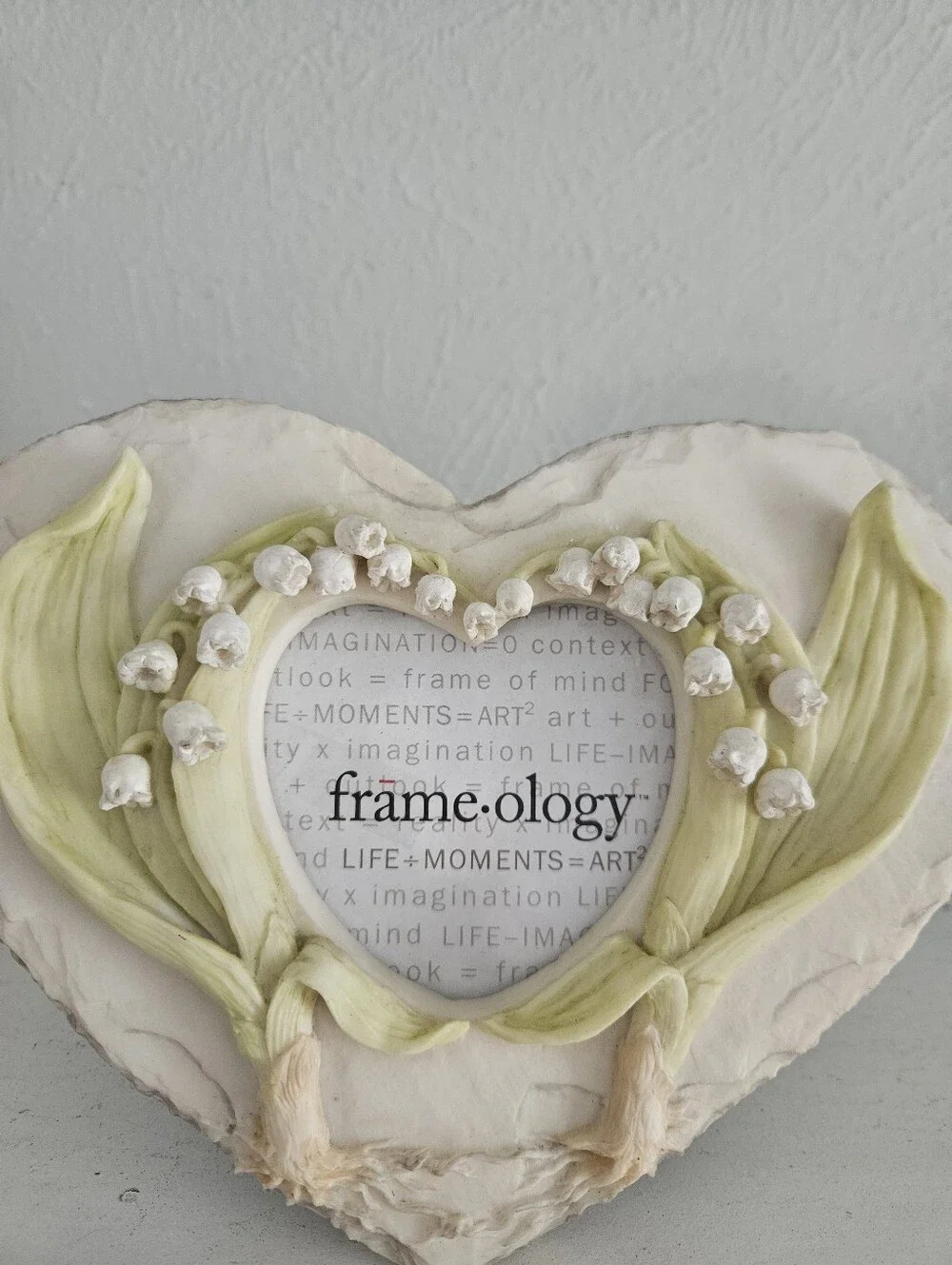 NWT Vintage Frame-ology 3D Resin Lily Of The Valley Heart Shaped Tabletop Frame